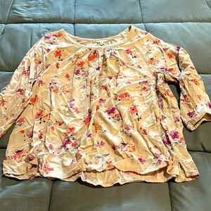 Three-quarter sleeve blouse